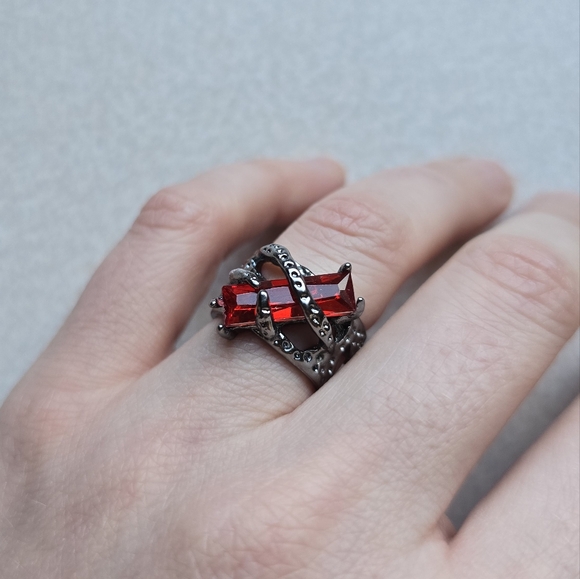 ❤️ Dark Red Rectangular Gem Ring - Picture 2 of 8
